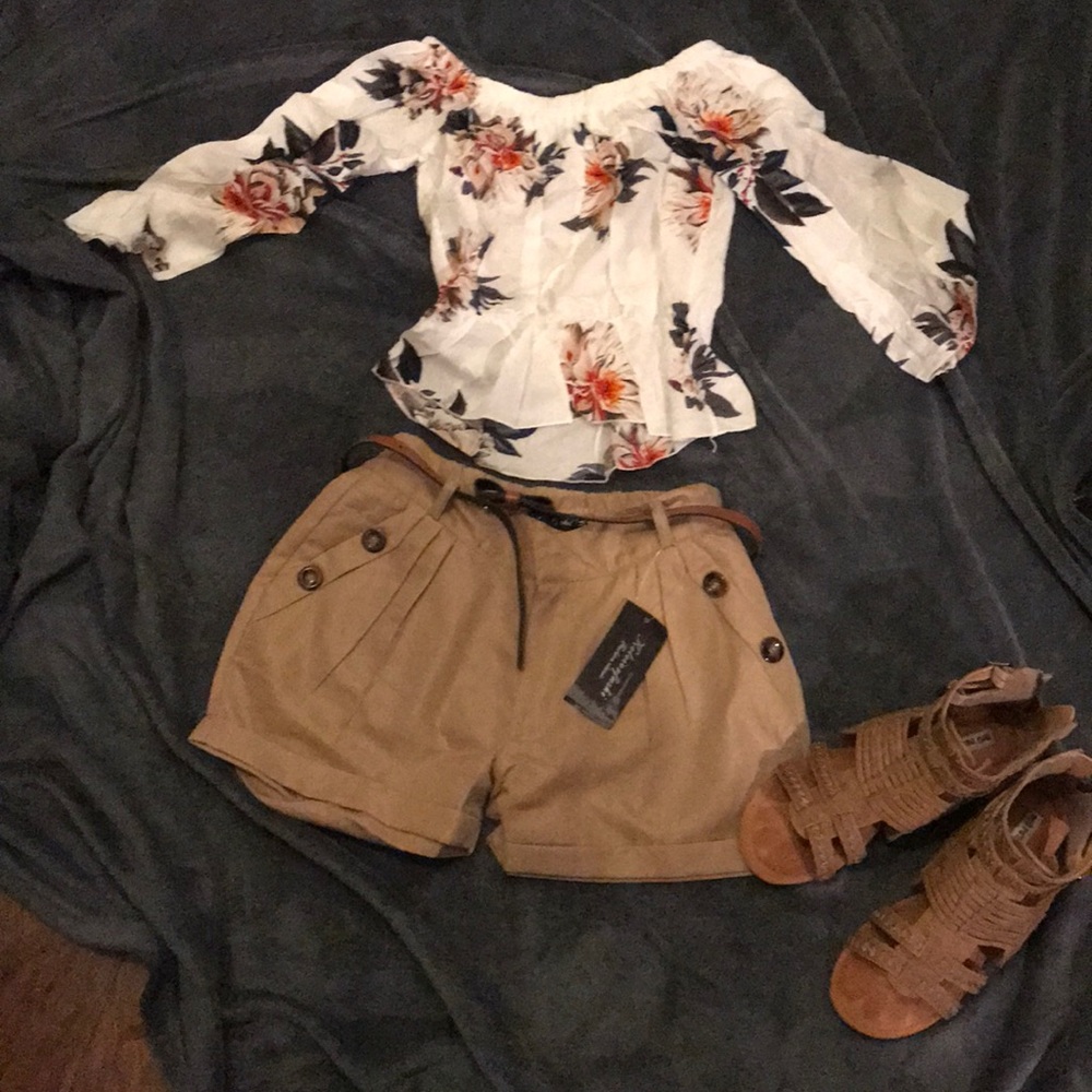Women’s Beautiful Med Shorts and Shirts!! - Picture 4 of 4